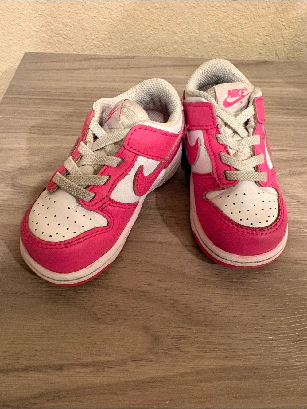 Nike Toddler Pink and White Low-Top Sneakers Size 5.5